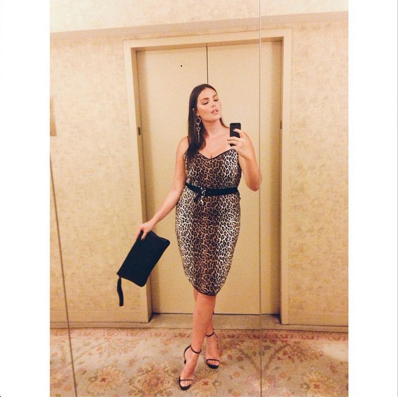 Un model plus size in calendarul Pirelli 2015